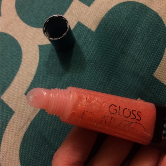 Lip gloss lipstick bundle in pink/ peach - Picture 2 of 6